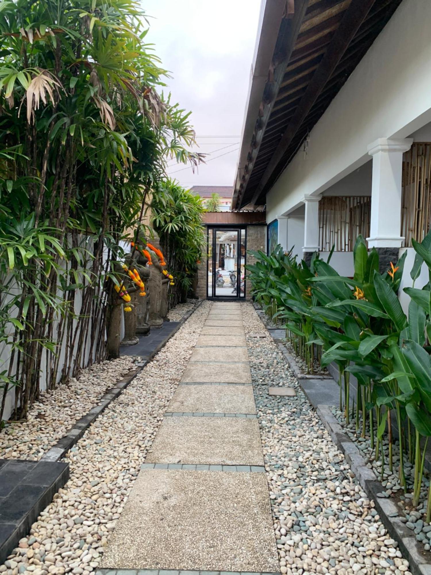 Aparthotel Morgan House Kuta  Exterior foto